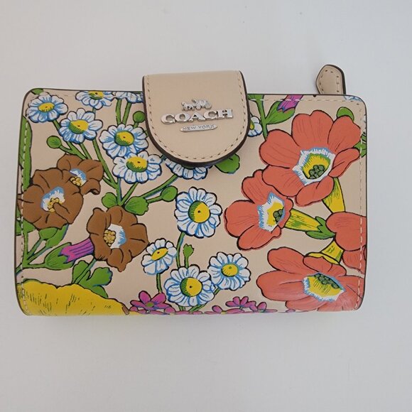 🌸 COACH Medium Corner Zip Wallet With Floral Print 🌸 - Picture 1 of 6